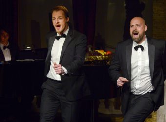 Möller Roggendorf Smokimg singend und tanzend