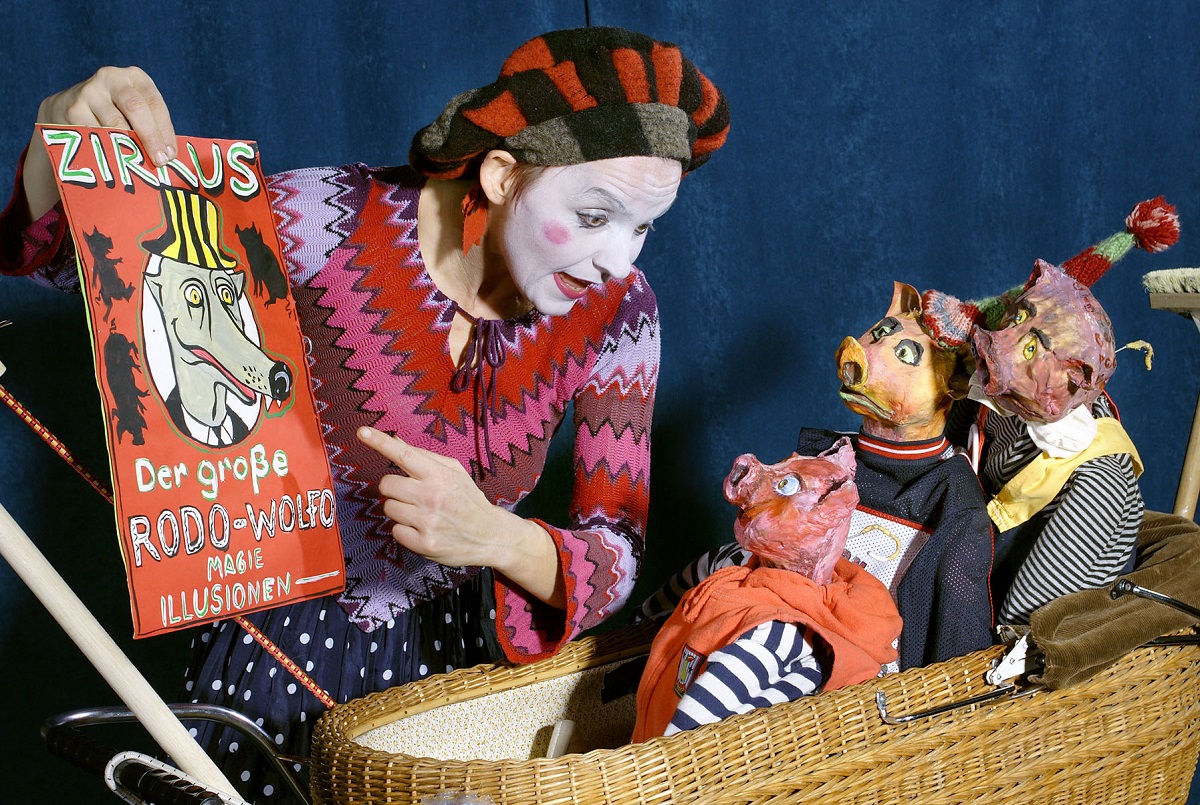 11 00 Uhr Kulturhafen Circus Fantasia Die Drei Kleinen Schweinchen Dorftheater Siemitz Compagnie De Comedie